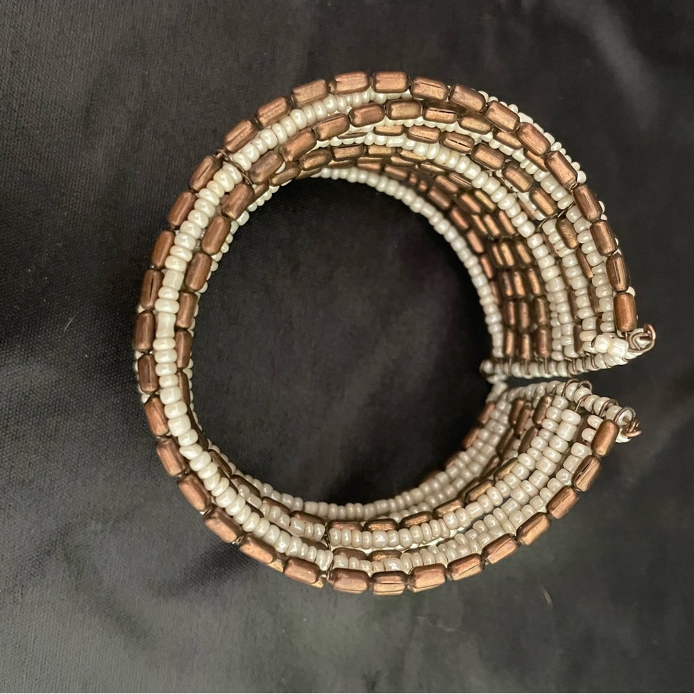 Elegant Brown and Cream Beaded Bracelet - Picture 2 of 2